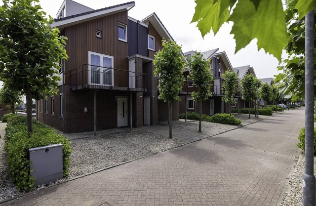 Waterside Escape with Easy Access