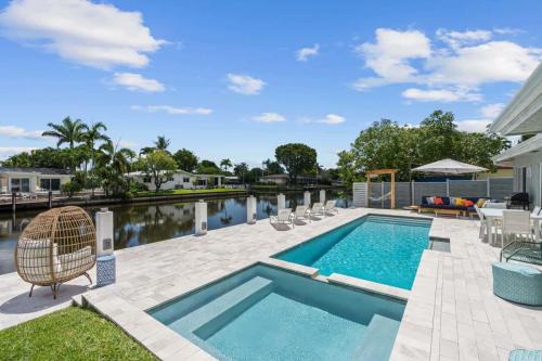 Waterside Getaway - Fishing Pool Tabe Jacuzzi