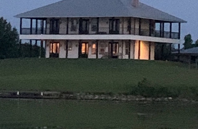 waterside views of oxbow, kayak,fishing, perfect spot, private deck/balcony