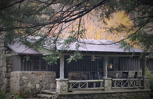 Waterstone Cottage - Escape to the Mountains!