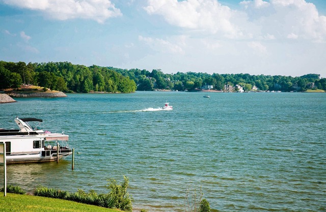 Waterview Family Style Two Bedroom Cabin #6 at Long Cove Resort by Redawning