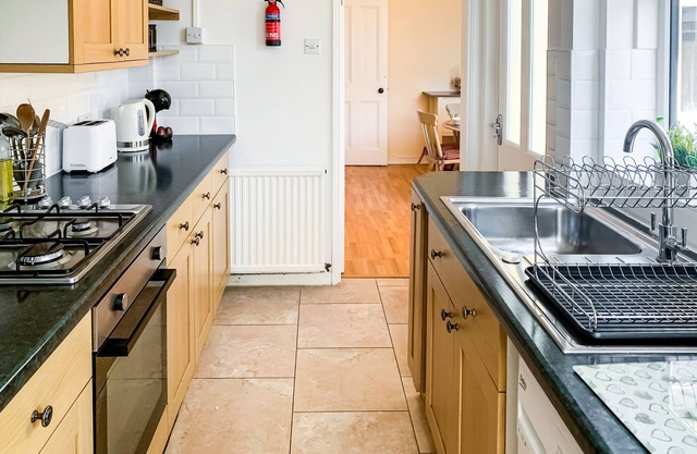 Waverley Lodge - Quaint Period Home - Free Parking