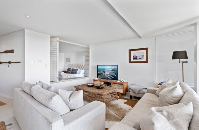 Waves 11 is a stunning 3 bed 2 bath spacious apartment