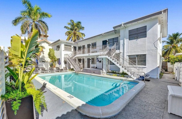 Waves on Desoto 1 bed pool view # 6