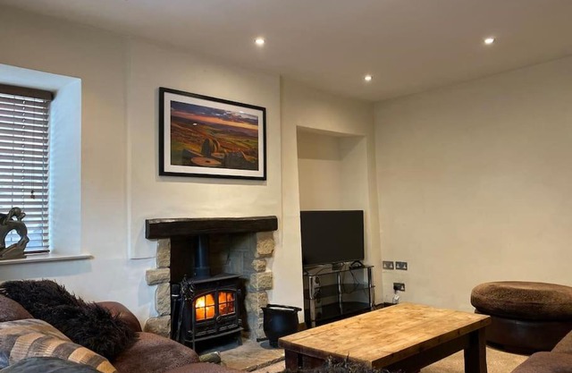 Wayside, 3 bedroom Peak District Cottage with EV parking