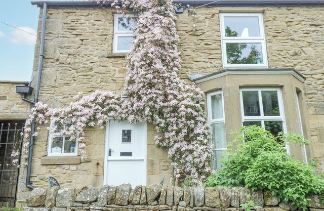 WAYSIDE COTTAGE, character holiday cottage in Edmundbyers