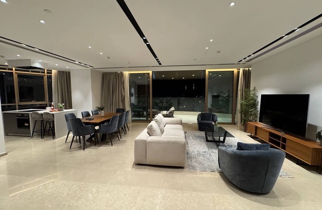 WealthyStays: Luxury City Escape