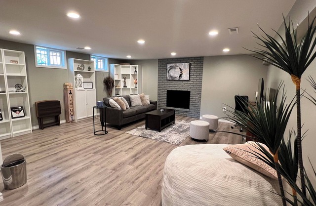 *WEEKLY AND MONTHLY DISCOUNTS* Entire Elegant Home For Your Perfect Vacation.n