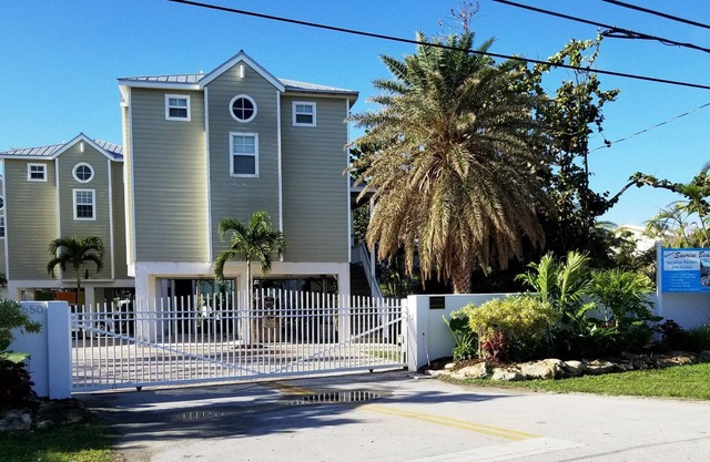 "WEEKLY RENTAL" Florida Keys Pool & Waterfront Vacation Rental 108