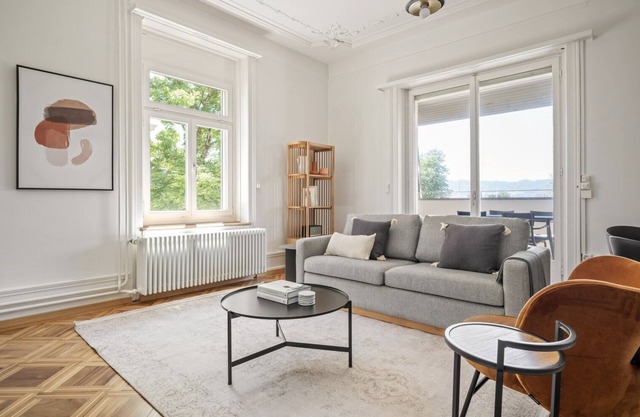 Weinegg 4.5 Room w/Storage & W/D, 2 mins to Mkt