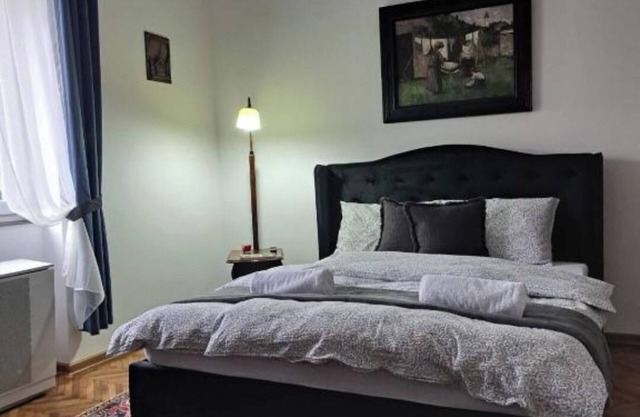 Weisz Apartment- City Center - Free Private Parking - Wifi - Aircondition