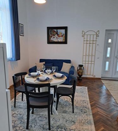 Weisz Apartment-City Center-Free Private Parking,Wifi,Air conditioner