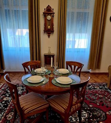 Weisz Castle style Apartment-City Center-Free Private Parking,Wifi,Air conditioner