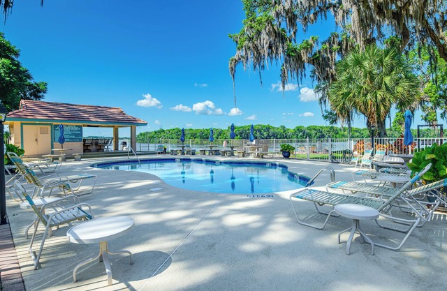 Welaka Condo w/Community Perks: Walk to the River