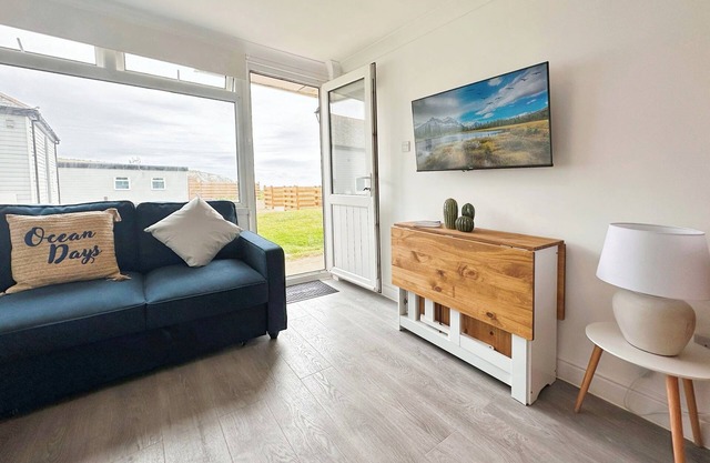 Welcome to Beach View, your cosy seaside retreat in Sandown Bay Holiday Park on the Isle of Wight.