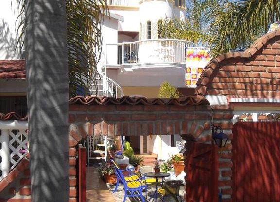 Welcome to Casa Viva Mexico 3-bedrooms 2-bathroms 6-Guests close to Shoping Center & Beach