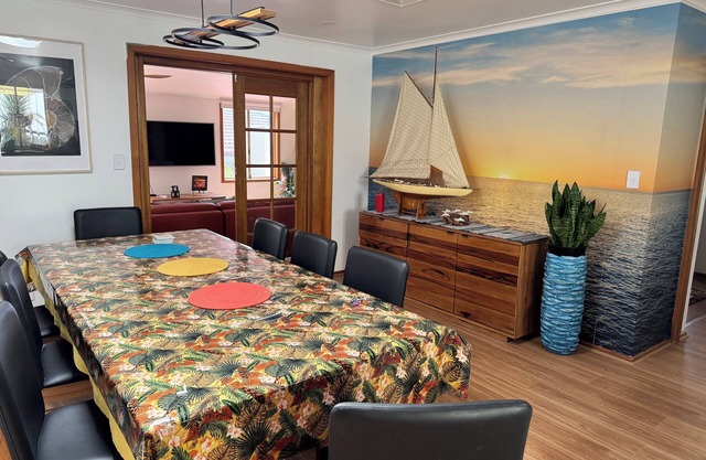 Welcome to Delphinas, a spacious 5-bedroom house in charming Maslin Beach