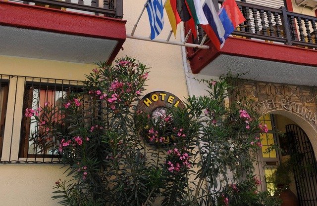 Welcome To Hotel petunia In greece, Para18dise no01