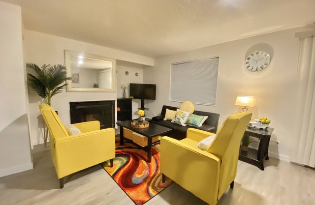 WELCOME TO HUEY DUCK HOUSE-A! 3BR & 2BA SLEEP-8