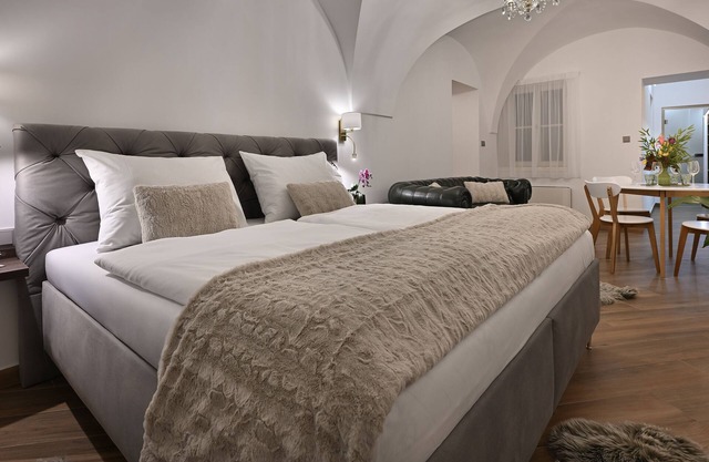 Welcome to Kaiserstein Palace Apartments – Luxury Living in the Heart of Prague.