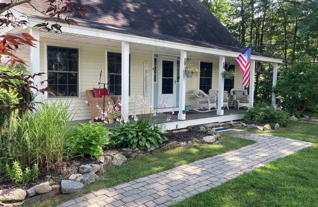 Welcome to Kennebunk! Walk to town, bike to beaches, kid friendly!