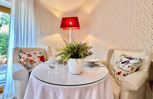 Welcome to Lütt Kostall - your cozy retreat in the dreamlike Gulfhof