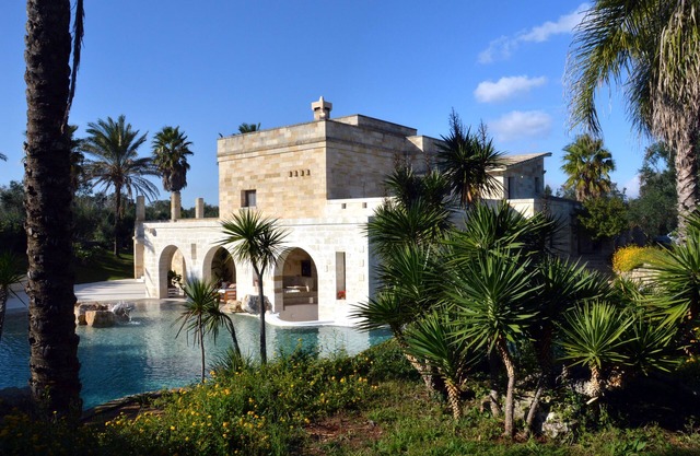 "Welcome to Masseria Quadrelli: an oasis of elegance in the heart of Salento"