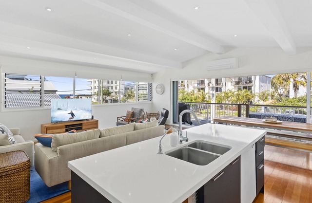 Welcome to Paradise at this Mermaid Beach House