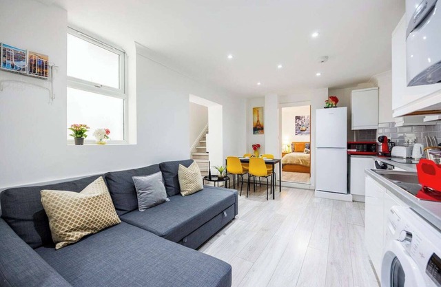 Welcome to Plotseeker's Stylish 3BR/3BA Retreat West Kensington Gem A