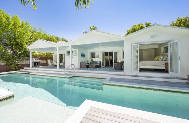 *Welcome To Poseidon's Paradise* Midtown Home & Incredible Pool *28 Nights Min