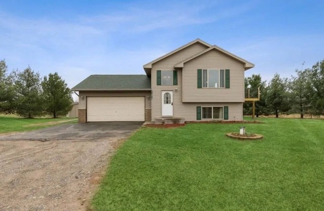 Welcome to Princeton Pines! 3-BDRM HOUSE/2.5 ACRES/FIREPIT/FOOSBALL/Wii/SUNSETS!
