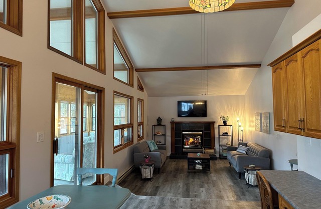 Welcome to Sea Glass Cottage! A short 2 minute walk to the beach!