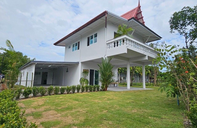 Welcome to the Greenery Home Phuket @Soi Ta iad, Comfy House on Green Lawn