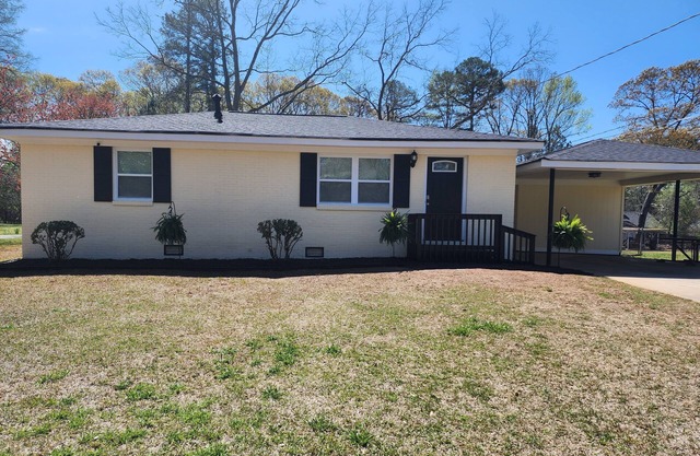 Welcome to the Hollywood of the South! 2 miles from Covington Square.