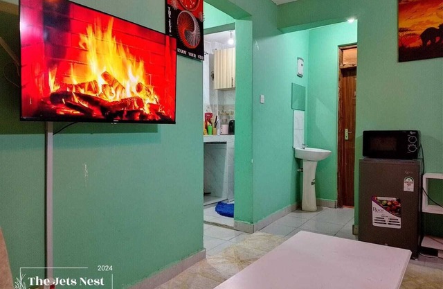 Welcome to The Obama Mansion, affordable, cozy and quiet.