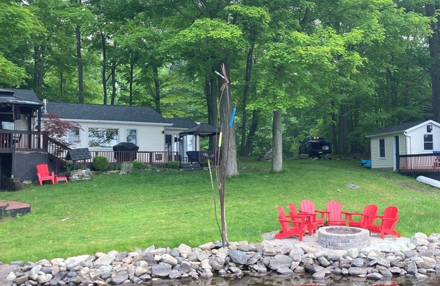 Welcome to The Waters Edge on Crowe Lake
