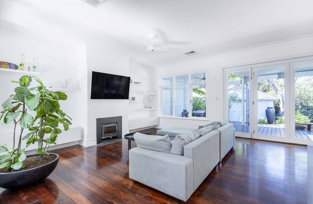 Welcome to this classic Federation home with high end features. Free WIFI