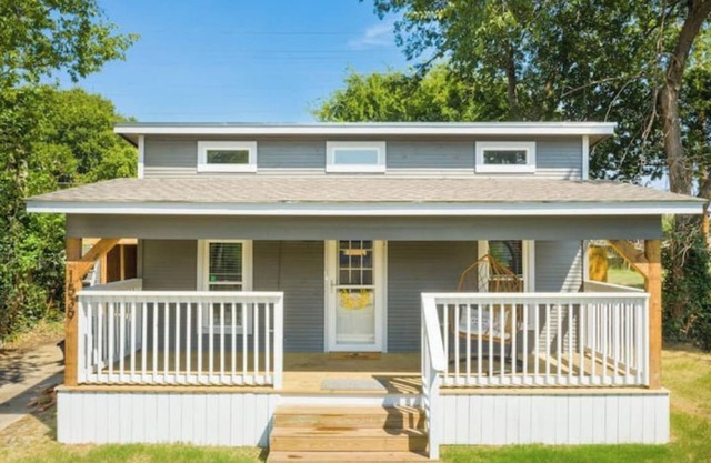 Welcome to this one-of-a-kind, truly special 1-bedroom house