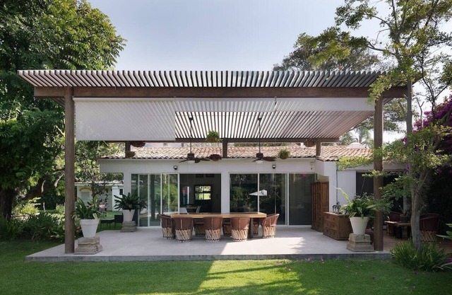 Welcome to Villa Cristy 3-BR in La Floresta area