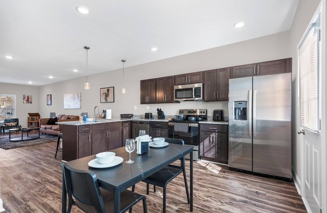 "Welcome to your jazzy abode! We're thrilled to have you as our guest in this 'A Touch of Jazz' inspired Airbnb. Step into the rhythm of your stay and let the smooth melodies surround you. Sleeps 6