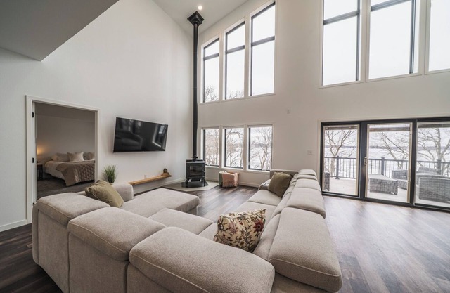 Welcome to your perfect getaway! 3-bedroom house plus den on lovely Rose Lake