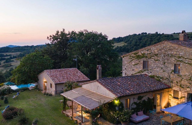 Welcoming villa dominating the Val D'Orcia. AC, infinity pool