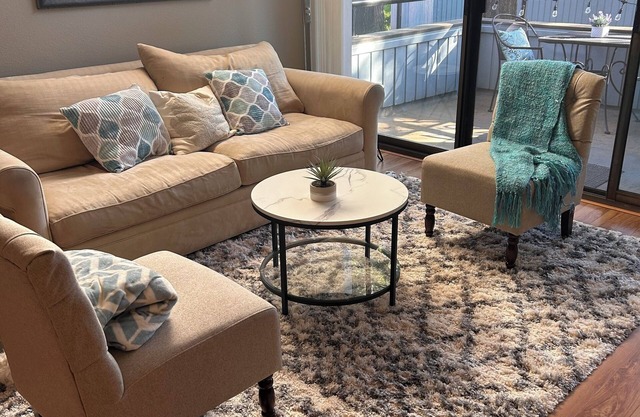 Welcoming 2-bedroom condo close to the beach in charming Birch Bay.