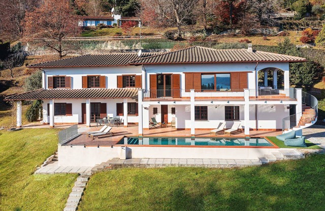 Welcoming and appealing villa with pool & views of Lake Maggiore! -Villa Mirella