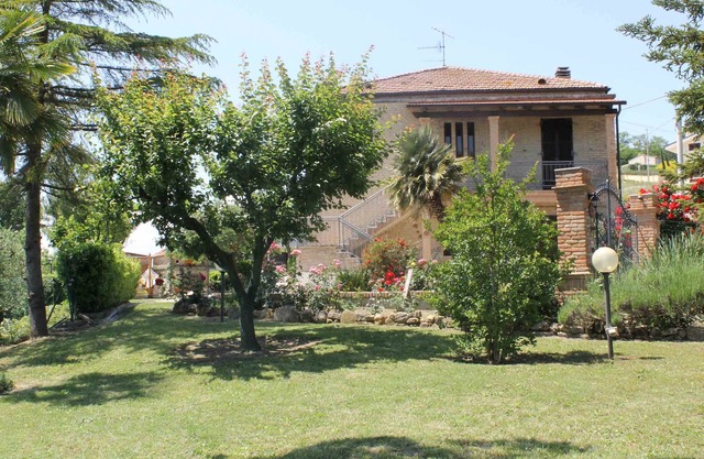 Welcoming country house in the hills and vineyards of The Marche