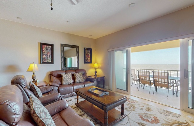 Welcoming Gulf-front condo with pool & hot tub - direct beach access