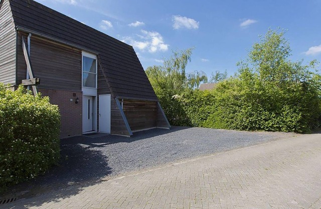 Welcoming holiday home in Grou near river