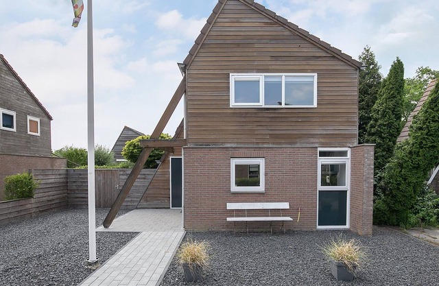 Welcoming holiday home in Grou with bubble bath