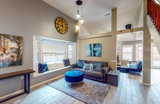 Welcoming Home with Big Fenced Yard & Alfresco Dining - Updated Kitchen, WiFi