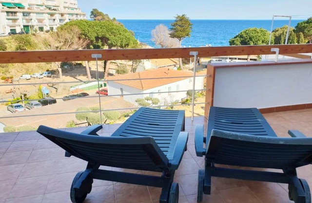 Welcoming House with Sea View in Salionç